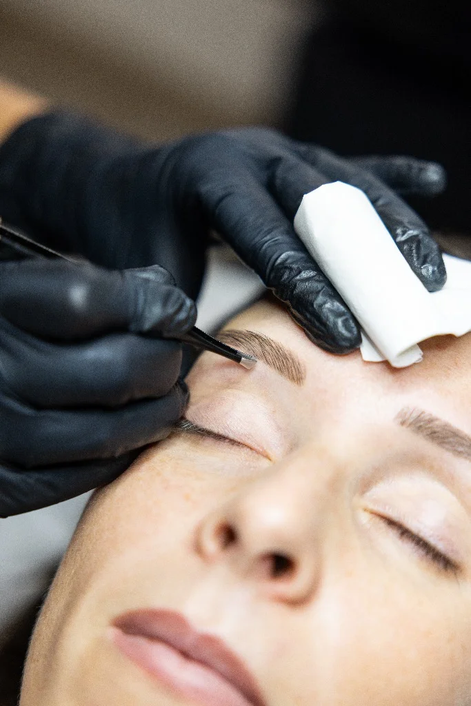 Restructuration des sourcils chez Eye Designer